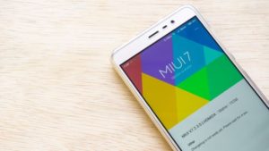 טלפון נייד של חברת שיומי הסינית